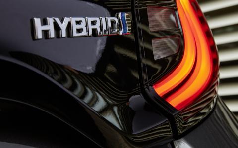 Mazda2 Hybrid10